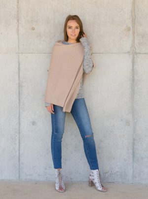 cashmere poncho in baby pink